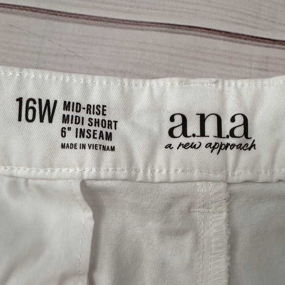 a.n.a. White Midi Shorts | Size 16W | Mid-Rise | 6” Inseam Casual Walking Summer - Picture 3 of 5